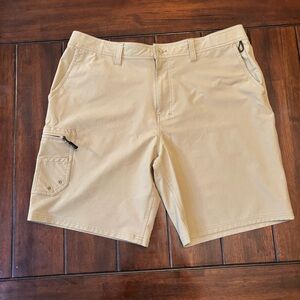 Realtree Fishing Men's Khaki Utility Cargo Shorts Zip Pockets Size Large